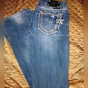 Super cute distressed Miss Me jeans 27x33